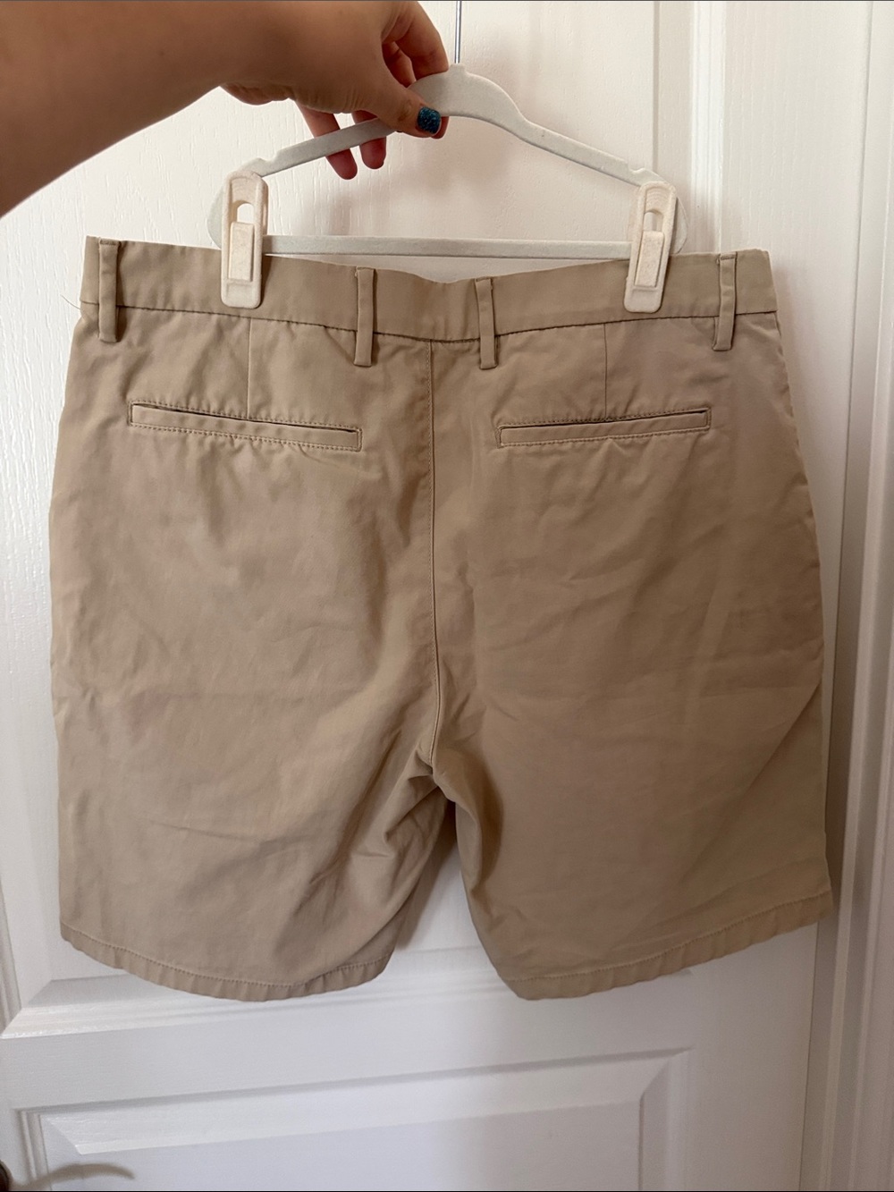 Old Navy Men's Khaki Flat-Front Performance Shorts - Picture 4 of 4